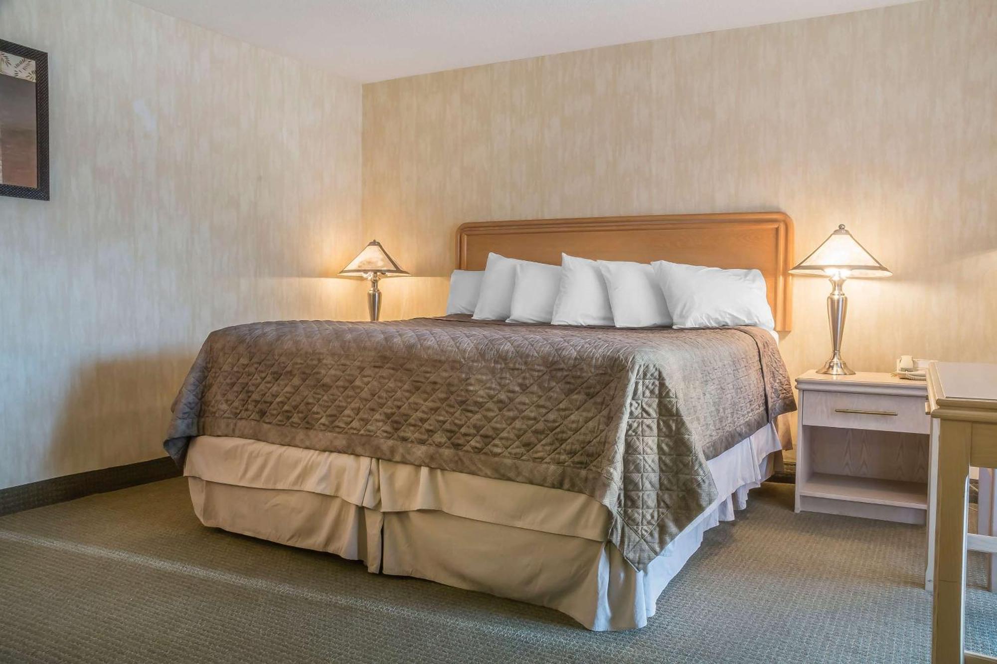 Rodeway Inn Fallsview Niagara Falls Exterior photo