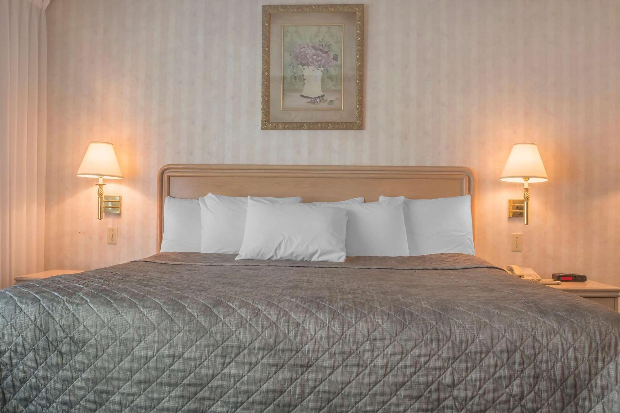 Rodeway Inn Fallsview Niagara Falls Exterior photo